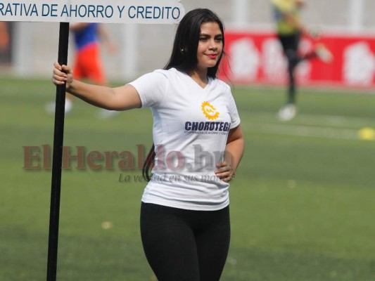 Fotos del ambiente en el estadio de Choluteca para el repechaje Lobos UPNFM vs Real España