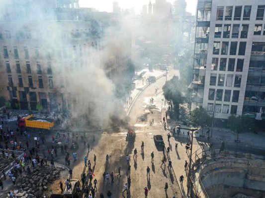 Impactantes imágenes de las protestas en Beirut, tras mortal explosión en puerto