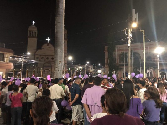 Con globos y carteles, ceibeños marcharon exigiendo justicia para hija de jueza víctima de violación