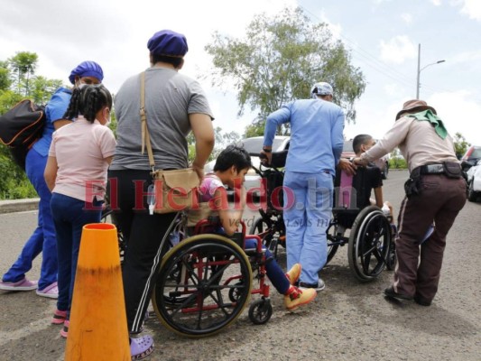 Así recibieron la vacuna anticovid los niños mayores de 12 años en la capital