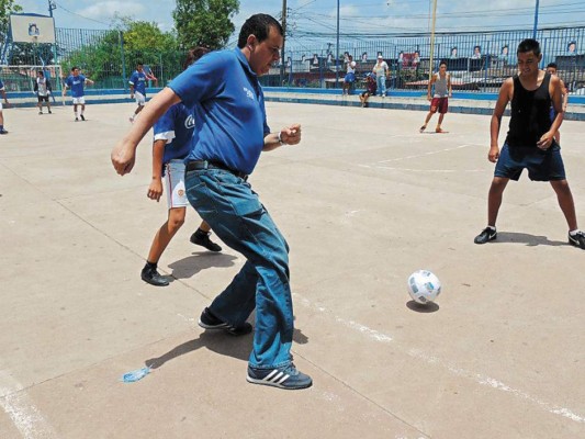 Orlando Ponce Morazán es destituido de la dirección de Deportes