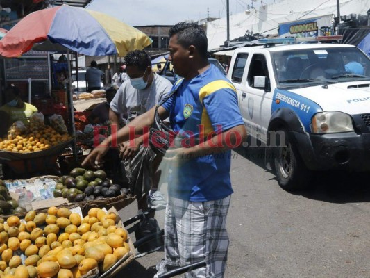 Mayoría de capitalinos acatan uso de mascarilla; otros se mantienen reacios a usarla (FOTOS)