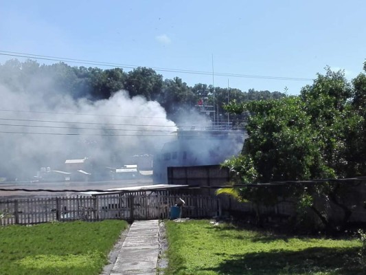 FOTOS: Las imágenes que dejó la explosión del buque Punta Caxinas de la Fuerza Naval