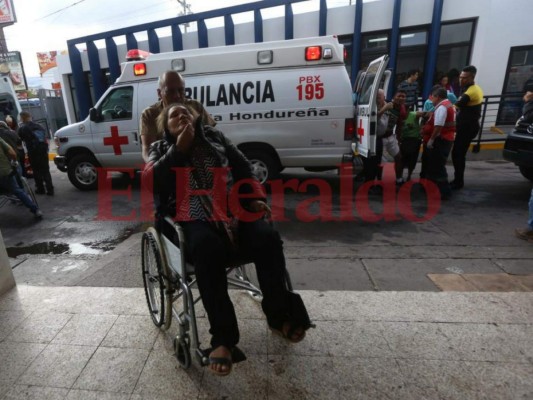 Dramáticas imágenes del choque entre dos buses en la carretera a Olancho que dejó varios heridos