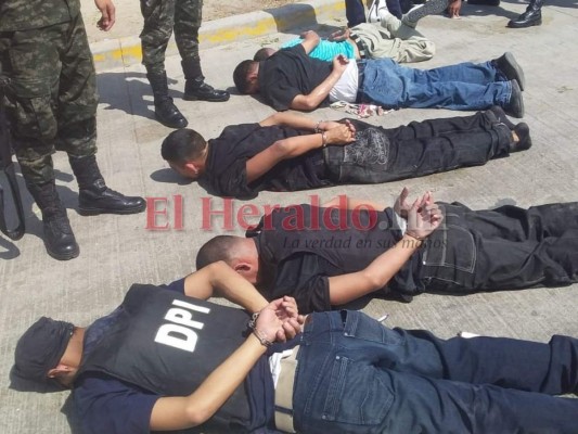 Las imágenes de un cabecilla y siete miembros de la pandilla 18 detenidos en San Pedro Sula