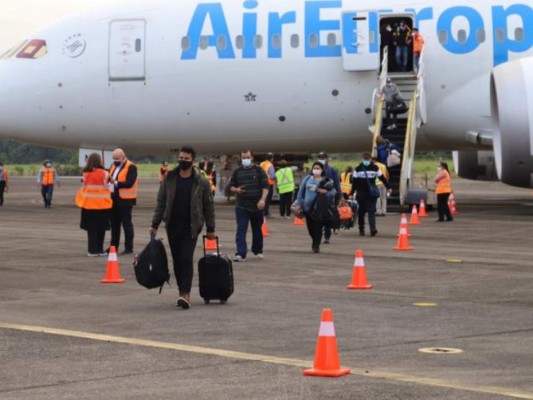 FOTOS: Así fue la llegada del primer vuelo de Air Europa al Golosón de La Ceiba