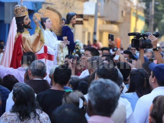 Feligresía católica celebra las 'carreritas de San Juan' este Domingo de Resurección en la capital