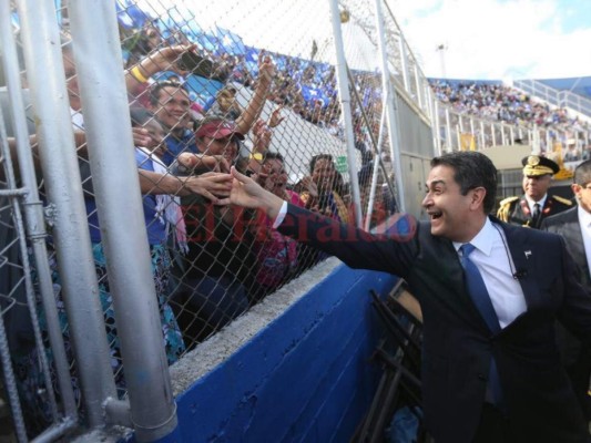 Así fue la llegada de Juan Orlando Hernández al Estadio Nacional para la toma de posesión