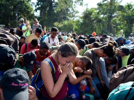 Duro trato a caravana migrante no causa indignación en México (FOTOS)