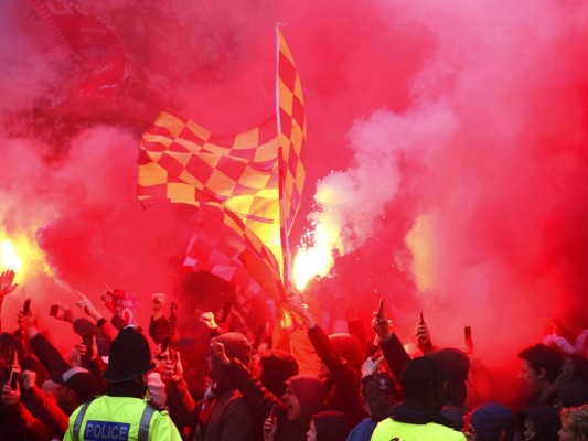 Champions: El ambientazo en la semifinal entre Barcelona y Liverpool