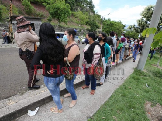 Así recibieron la vacuna anticovid los niños mayores de 12 años en la capital