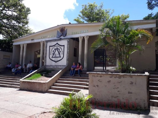 FOTOS: Colegios cerrados, sin atención en IHSS y marchas de maestros, médicos y estudiantes en otro día de protestas