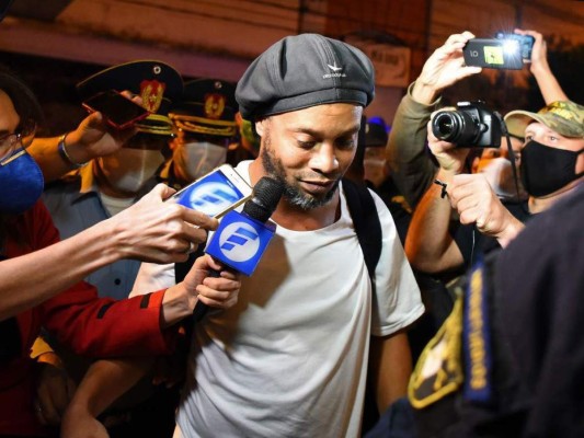 Sonriente y satisfecho: la reacción de Ronaldinho al quedar libre (FOTOS)