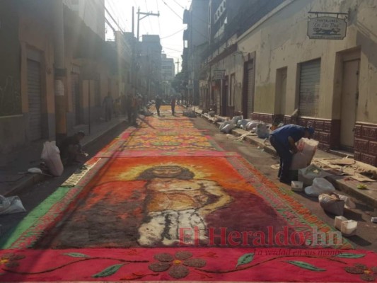 FOTOS: Coloridas y representativas alfombras se exhiben en la capital de Honduras