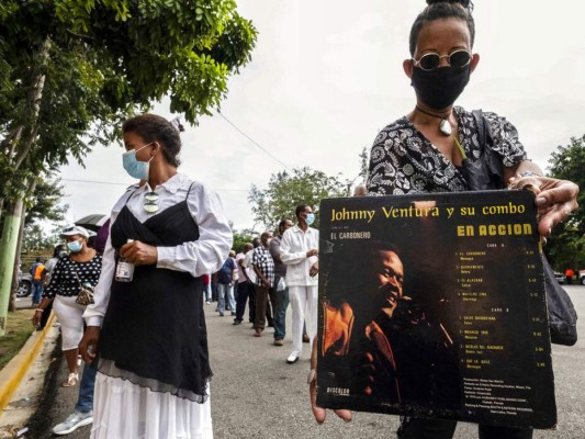 Entre llanto y música despiden a Johnny Ventura (FOTOS)