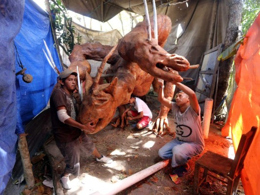 Hondureños quemarán monigotes en fiesta de fin de año para darle la bienvenida al 2016