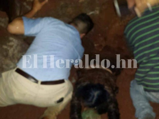 Fotos del dramático rescate de personas soterradas en la colonia Los Llanos de la capital