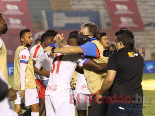 La celebración del Olimpia tras alzar la copa del Torneo Clausura 2021 (FOTOS)