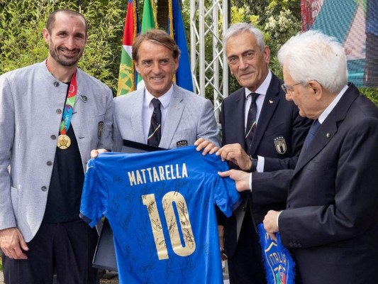 Celebración por campeonato de Italia en la Euro desata la locura en las calles de Roma