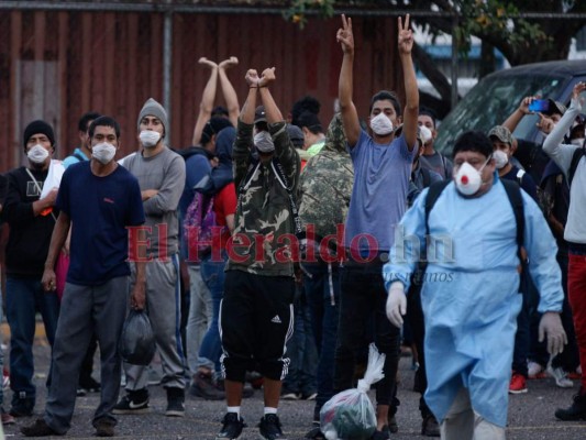 FOTOS: Para evitar Covid-19, hondureños deportados fueron aislados