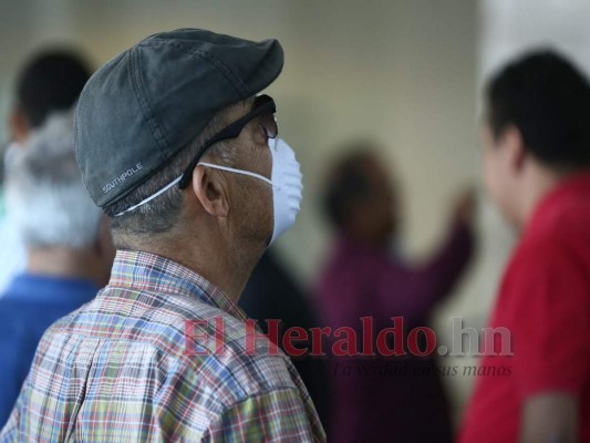 FOTOS: Mascarillas y gel antibacterial, las medidas en Toncontín ante coronavirus