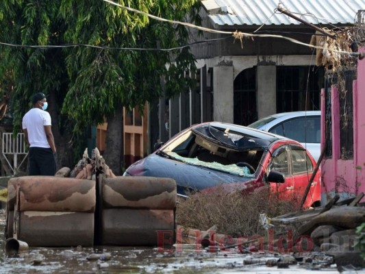 FOTOS: El agua baja y deja ver los niveles que alcanzó debido al paso de la tormenta Eta   