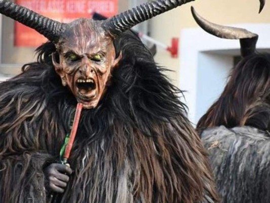 De supersticiones a rituales públicos: las costumbres más populares del mundo en Navidad