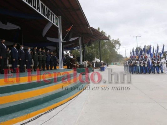 Condecoraciones, distinciones y ascensos de oficiales en el 196 aniversario del Ejército