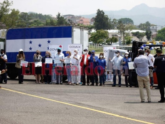 Así fue el arribo de 189,600 vacunas de AstraZeneca a Honduras (FOTOS)