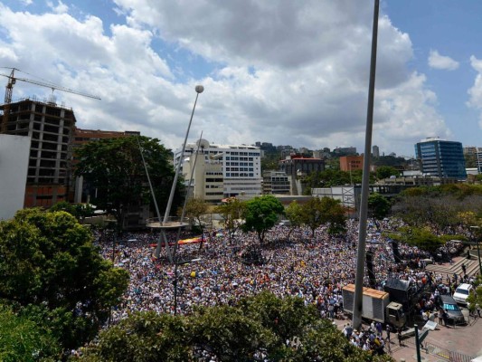 FOTOS: El regreso de Juan Guaidó a Venezuela tras haber desafiado a Nicolás Maduro