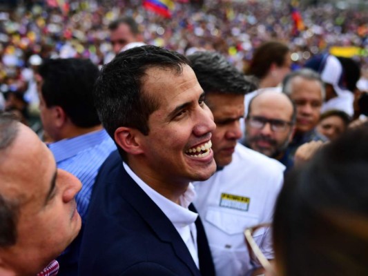 FOTOS: El regreso de Juan Guaidó a Venezuela tras haber desafiado a Nicolás Maduro