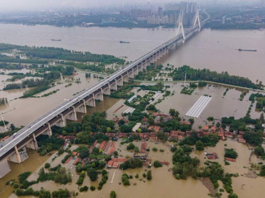 Inundaciones en China alcanzan niveles históricos y amenazan arrasar Wuhan