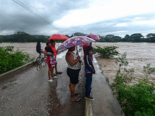 El paso del huracán Eta en Honduras: Una muerte, daños e inundaciones