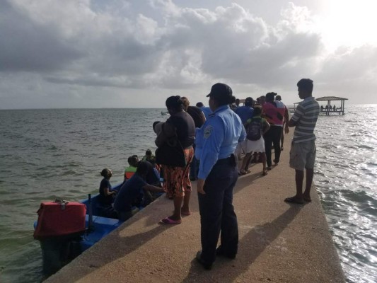 FOTOS: Amarga espera de familiares de las víctimas de naufragio en La Mosquitia