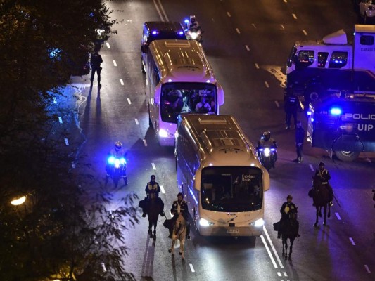 FOTOS: Ambientazo en el Santiago Bernabéu para la final River vs Boca Juniors en Madrid