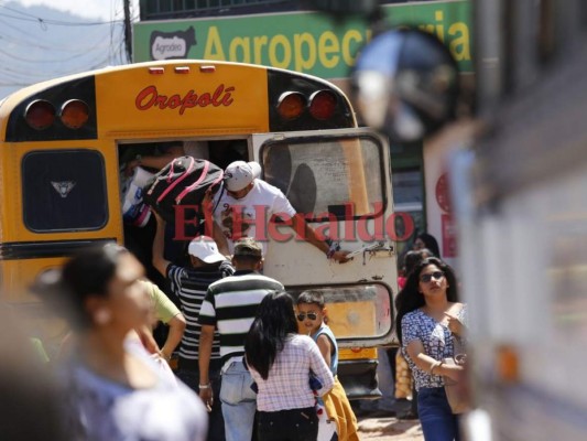 FOTOS: Éxodo masivo de capitalinos previo a la Semana Santa 2018