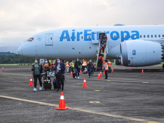 FOTOS: Así fue la llegada del primer vuelo de Air Europa al Golosón de La Ceiba