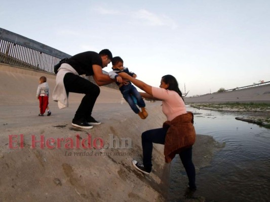 FOTOS: Niños también se aferran al 'sueño americano' de sus padres que migran hacia EEUU