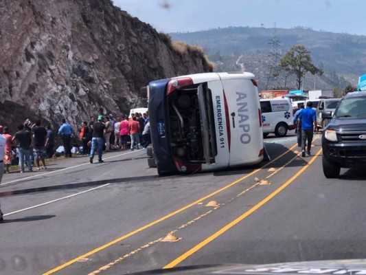 Las dramáticas fotos captadas tras el accidente de un autobús de la Anapo en la CA-5