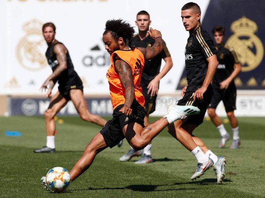 FOTOS: James Rodríguez sorprende al aparecer en el entrenamiento del Real Madrid