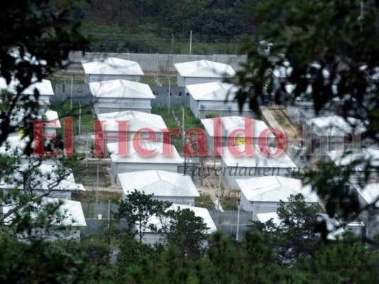 FOTOS: Hermetismo en el centro penal de El Porvenir tras masacre