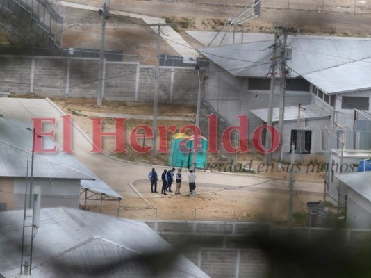 FOTOS: Hermetismo en el centro penal de El Porvenir tras masacre