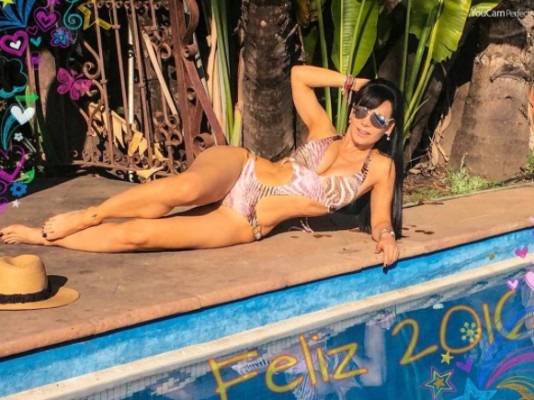 Maribel Guardia lo volvió a hacer; su foto en diminuto bikini tiene a muchos vueltos locos