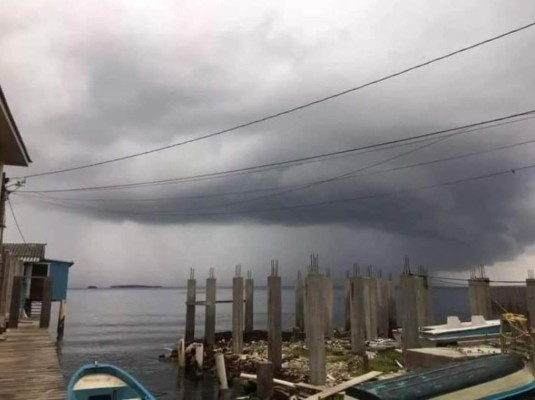 Inundaciones y caída de muros: primeros estragos de Nana en Honduras (FOTOS)