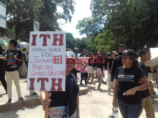 Alumnos del Instituto Técnico Honduras piden justicia y seguridad en colegios