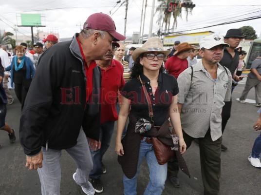 Gremios y sociedad civil marchan molestos tras cancelación de la Maccih