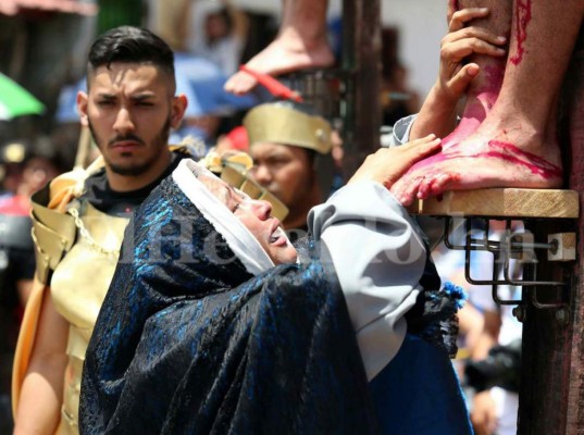 El espectacular Vía Crucis de Iglesia El Calvario que revive la pasión de Cristo