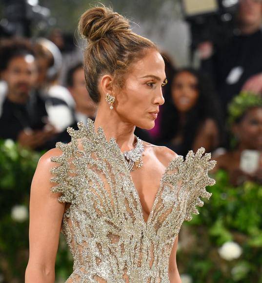 Jennifer López y su brillante look en la Met Gala 2024