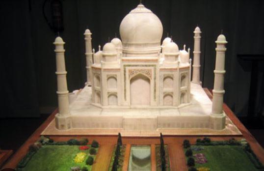 Un cuadro del Templo de Salomón y una maqueta del Taj Mahal, entre los lujosos regalos que recibió Bolsonaro y que ahora debe regresarlos