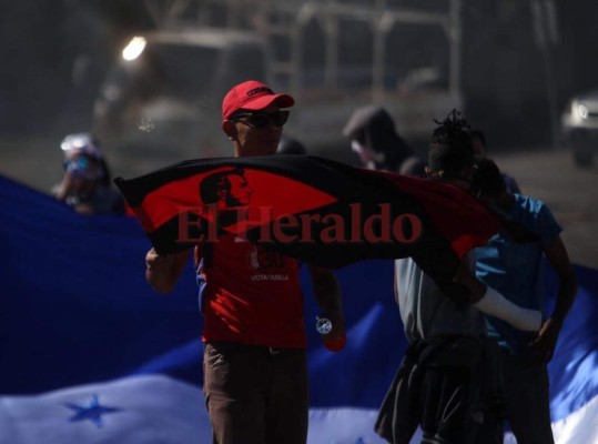 Lluvia de piedras en las tomas realizadas en la salida al sur por la Alianza de Oposición